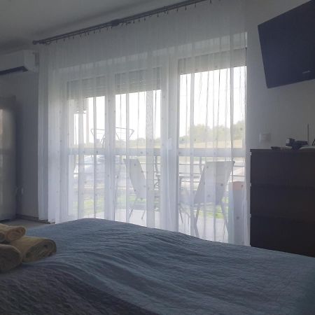 Апартаменты Liliom Apartman Хевиз Экстерьер фото